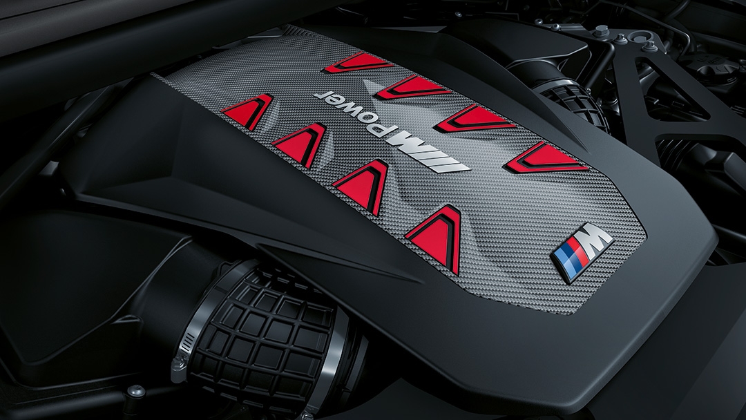 Высокопроизводительный 8-цилиндровый V-образный двигатель M TwinPower Turbo мощностью 625 л.с.  