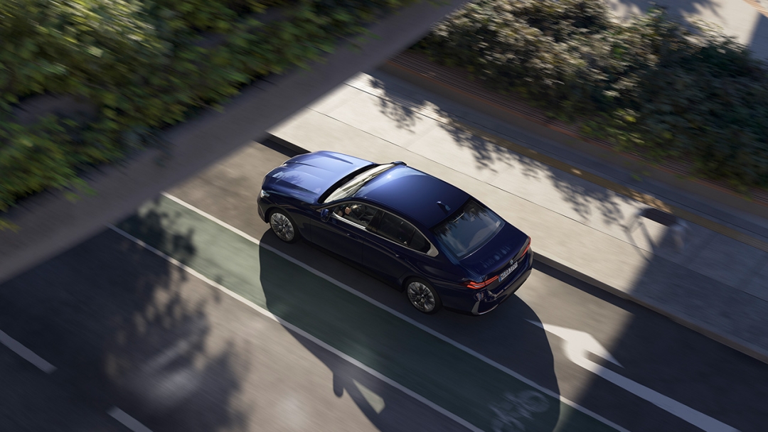 Әрқашан өз жолағында және қауіпсіз қашықтықта.