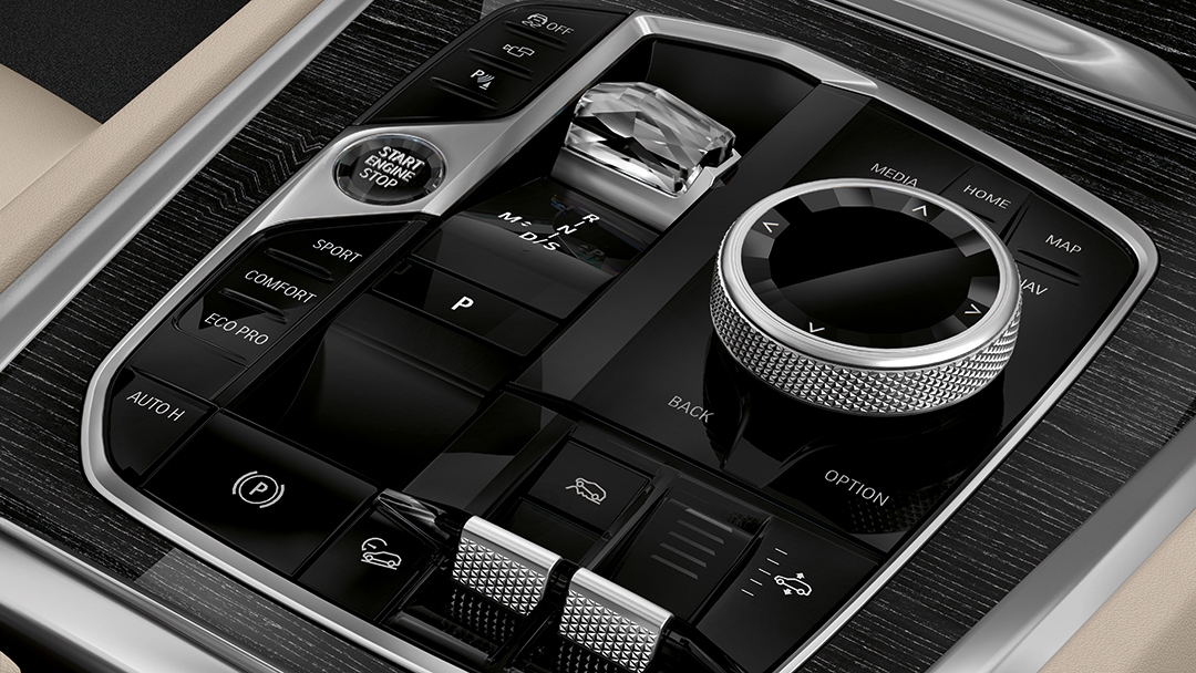 Элегантные элементы с отделкой хрустальным стеклом