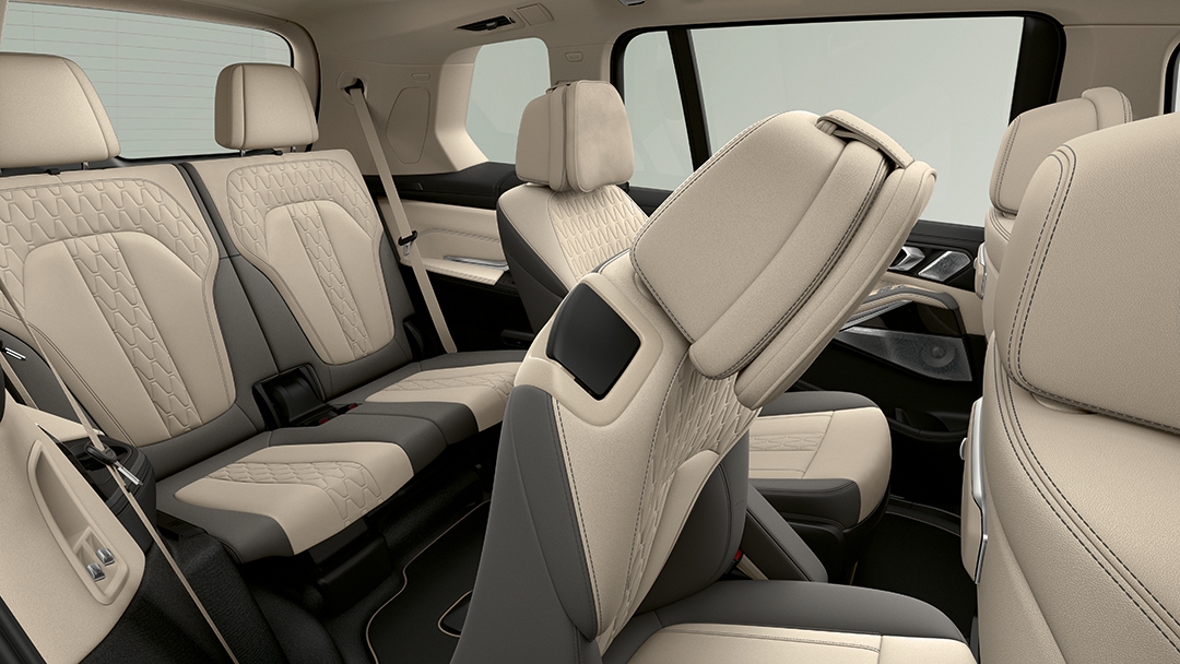 Салонның кең әрі жайлы артқы жағы